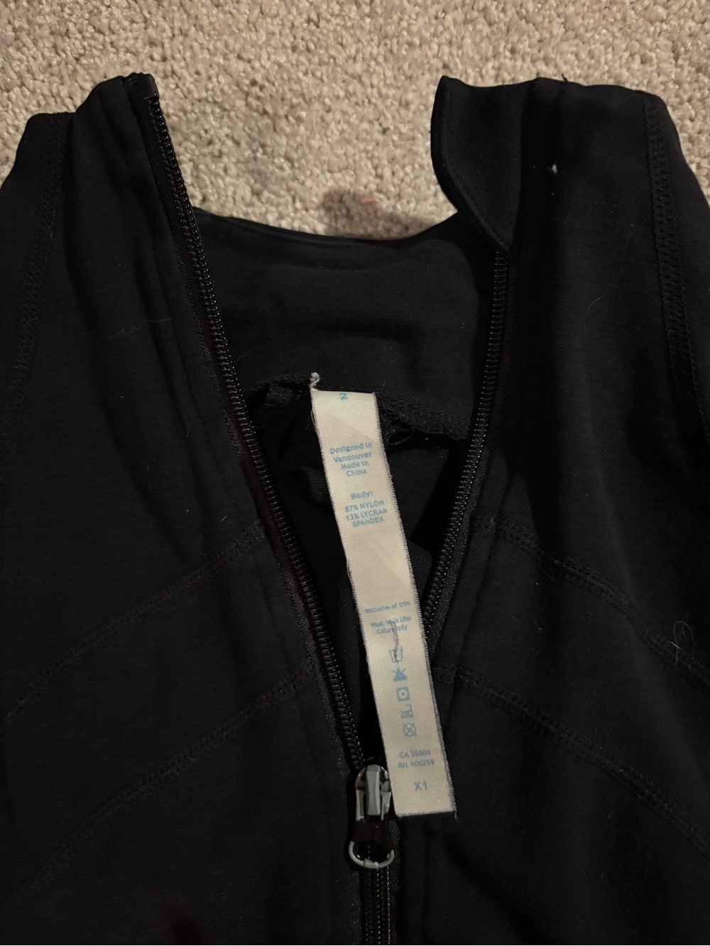 Lululemon define jacket size 2 - Picture 4 of 6